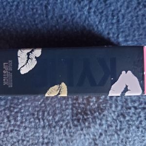 Kylie Jenner lipstick (madeleine)